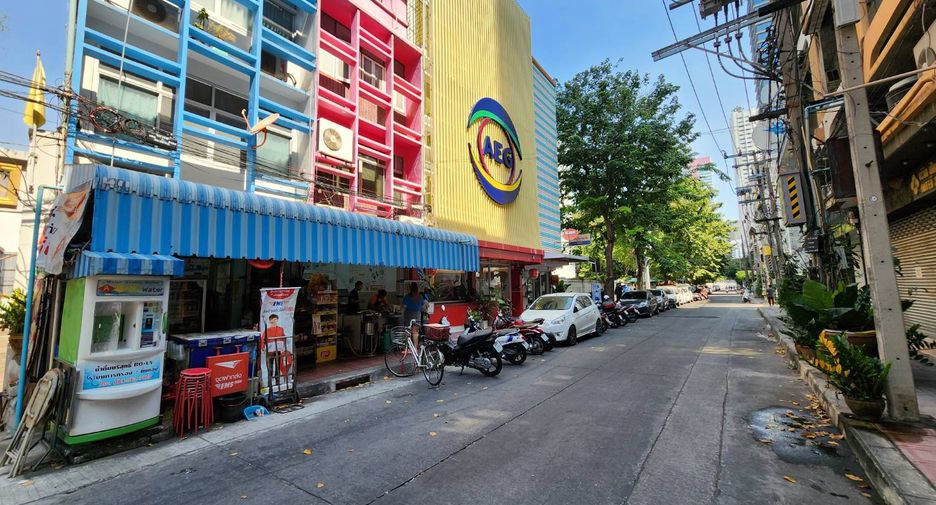 For sale retail Space in Bang Rak, Bangkok