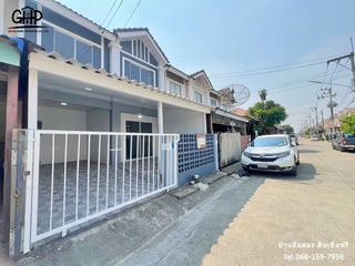For sale 3 bed townhouse in Lam Luk Ka, Pathum Thani