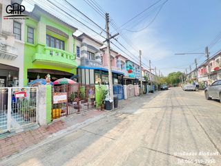 For sale 3 bed townhouse in Lam Luk Ka, Pathum Thani