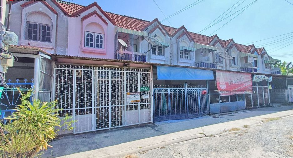 For sale 2 bed townhouse in Mueang Suphanburi, Suphan Buri