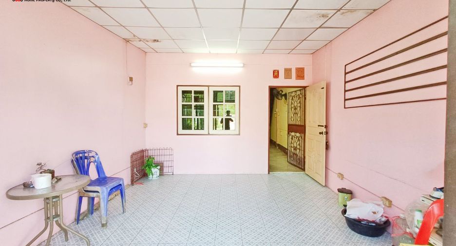 For sale 2 bed townhouse in Mueang Suphanburi, Suphan Buri
