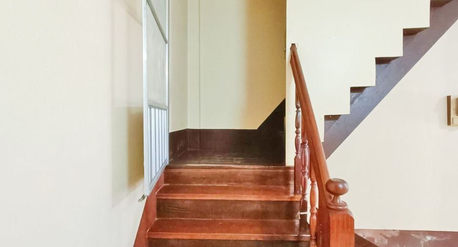 For sale 2 bed townhouse in Mueang Suphanburi, Suphan Buri