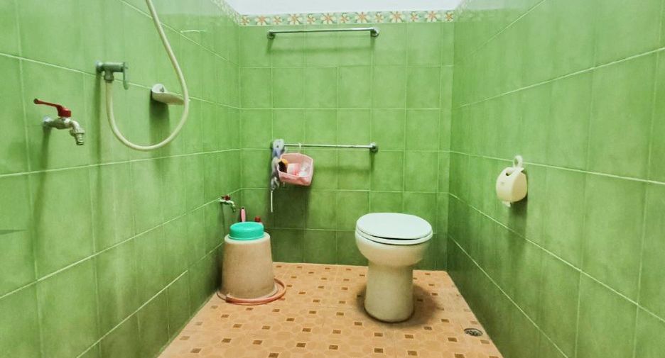 For sale 2 bed townhouse in Mueang Suphanburi, Suphan Buri