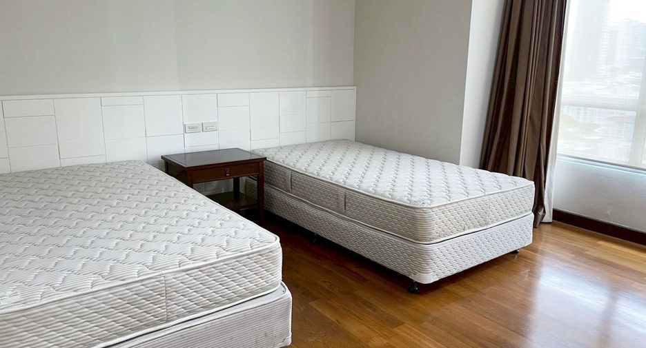 Аренда 3 спальни кондо в Щаттхана, Бангкок