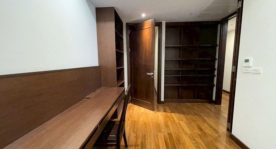 Аренда 3 спальни кондо в Щаттхана, Бангкок