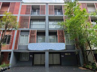 For sale 1 bed townhouse in Khan Na Yao, Bangkok