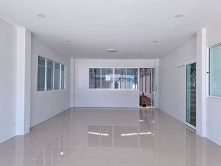 For rent and for sale 4 bed warehouse in Mueang Samut Sakhon, Samut Sakhon