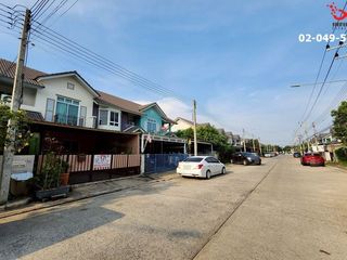 For sale 4 bed townhouse in Lam Luk Ka, Pathum Thani