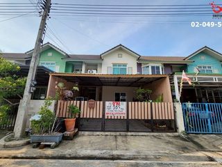 For sale 4 bed townhouse in Lam Luk Ka, Pathum Thani