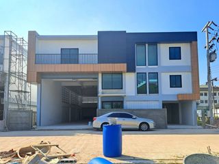 For rent and for sale 4 bed warehouse in Krathum Baen, Samut Sakhon