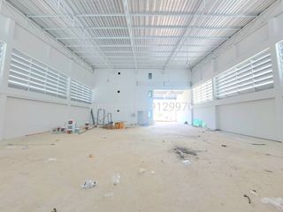 For rent and for sale 4 bed warehouse in Krathum Baen, Samut Sakhon