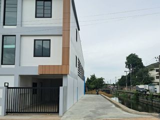 For rent and for sale 4 bed warehouse in Krathum Baen, Samut Sakhon