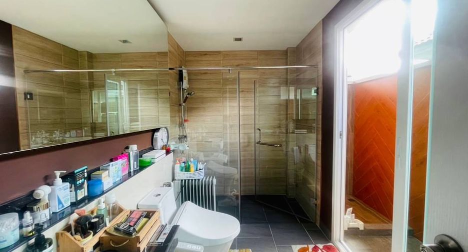 For rent 4 bedrooms house in Mueang Chiang Mai, Chiang Mai