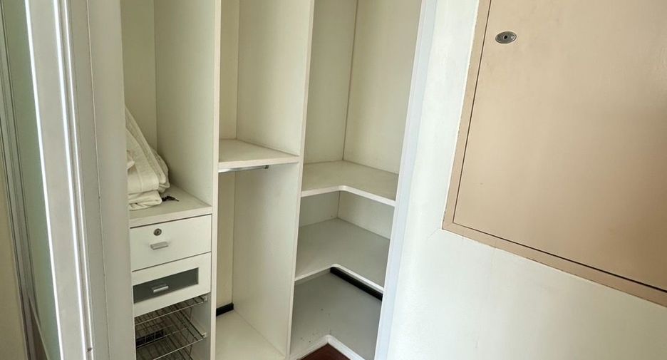 For sale 2 Beds condo in Khlong Toei, Bangkok