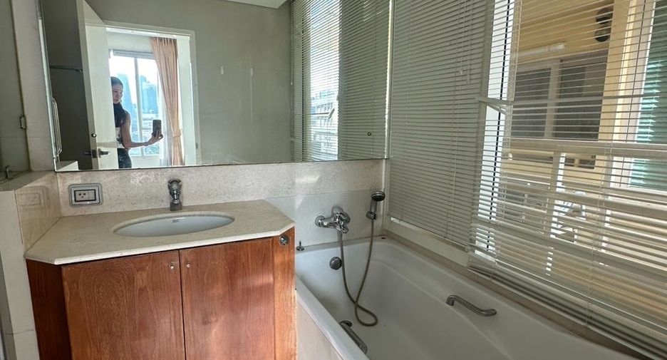 For sale 2 Beds condo in Khlong Toei, Bangkok