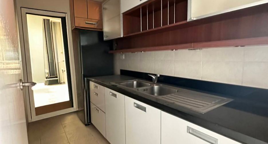 For sale 2 Beds condo in Khlong Toei, Bangkok