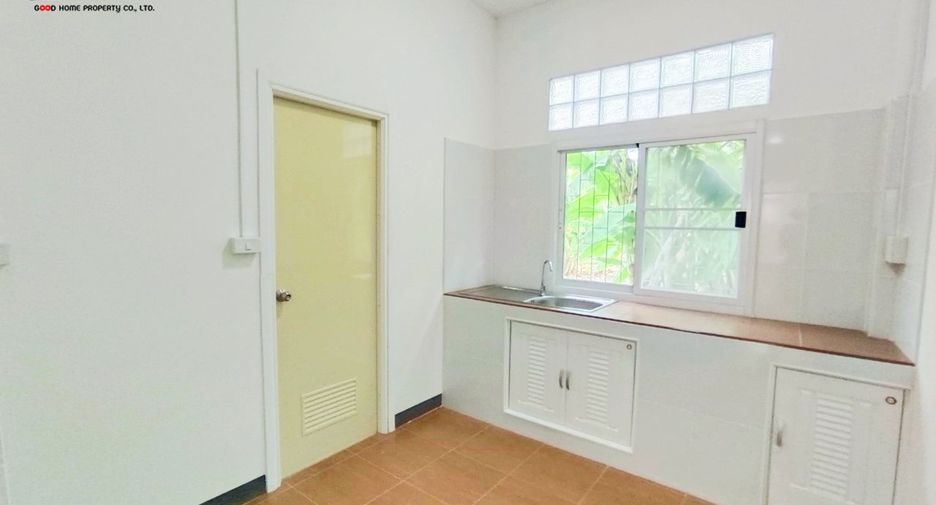 For sale 2 bed townhouse in Mueang Suphanburi, Suphan Buri