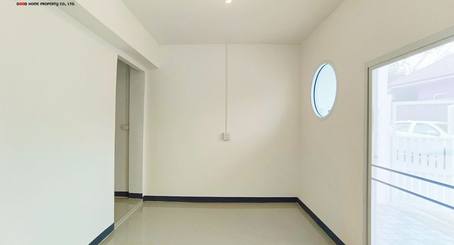 For sale 2 bed townhouse in Mueang Suphanburi, Suphan Buri