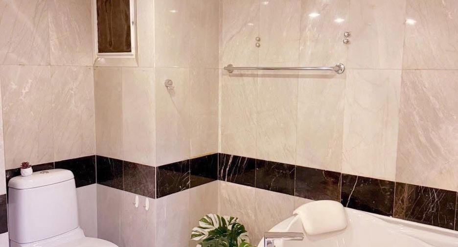 For rent 4 Beds condo in Mueang Chiang Mai, Chiang Mai