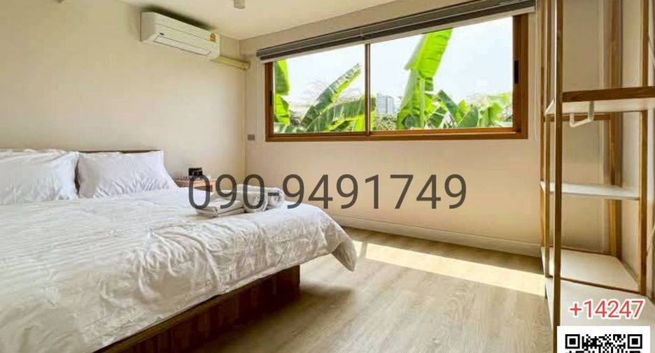 For rent 4 bedrooms townhouse in Watthana, Bangkok