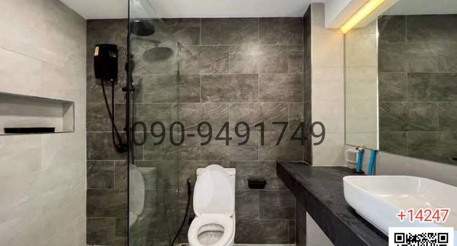 For rent 4 bedrooms townhouse in Watthana, Bangkok