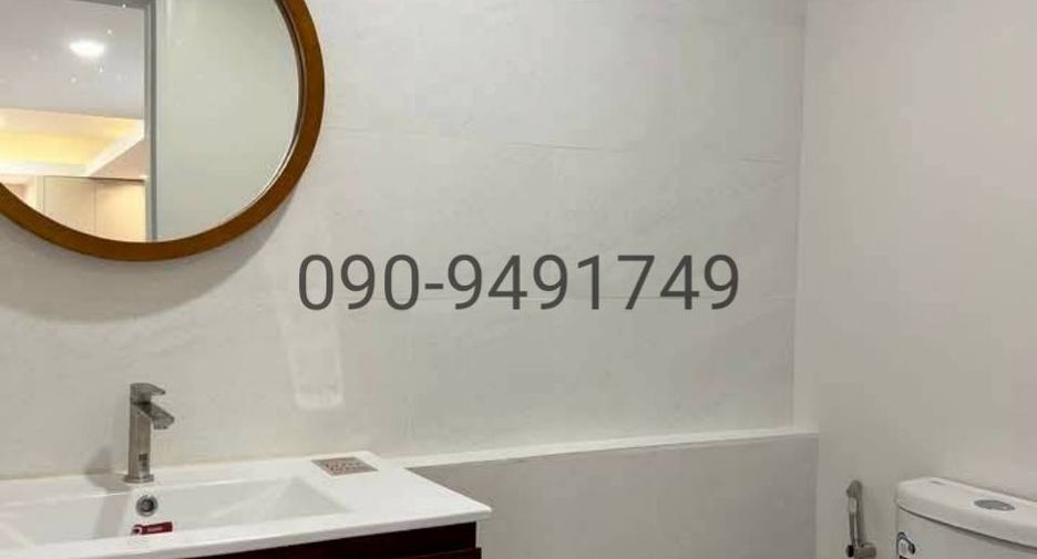 For rent 4 bedrooms townhouse in Watthana, Bangkok