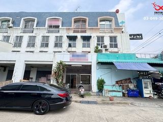 For sale 3 Beds retail Space in Lat Phrao, Bangkok