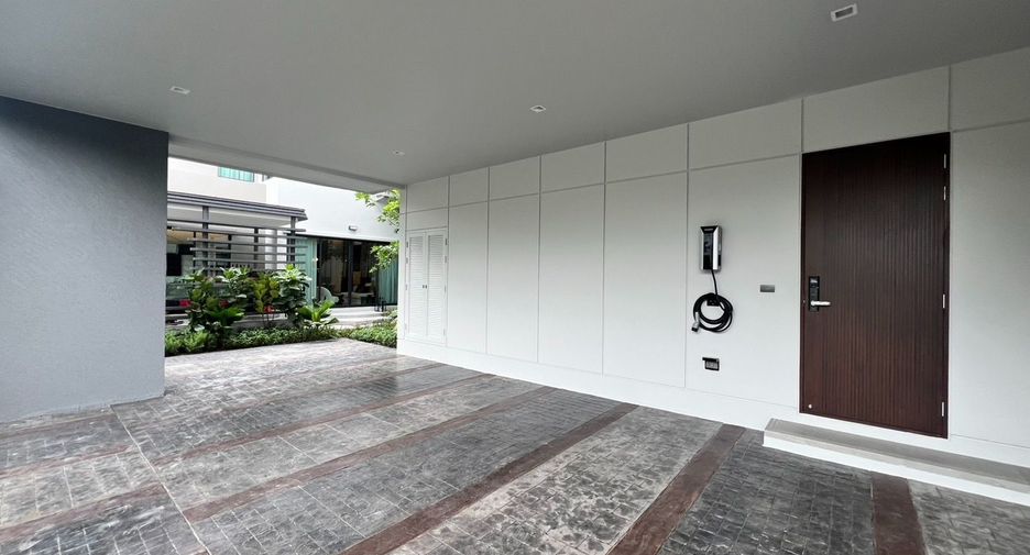 Haus zum Kauf mit 5 Zimmer in Khlong Sam Wa, Bangkok