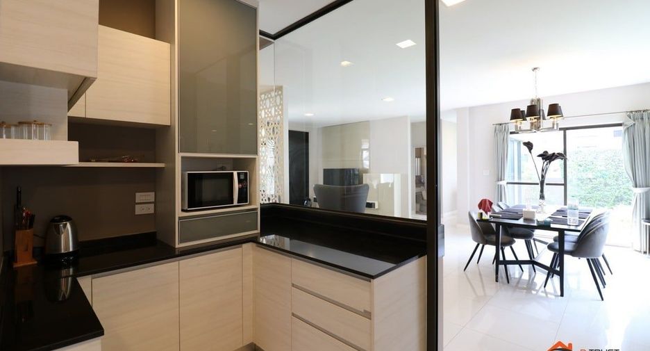 For sale 4 bedrooms house in Prawet, Bangkok