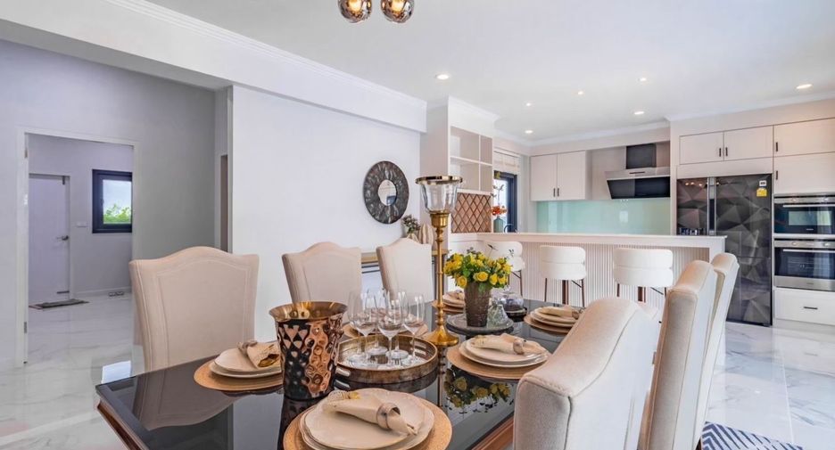 For sale 4 bedrooms house in Mueang Phuket, Phuket