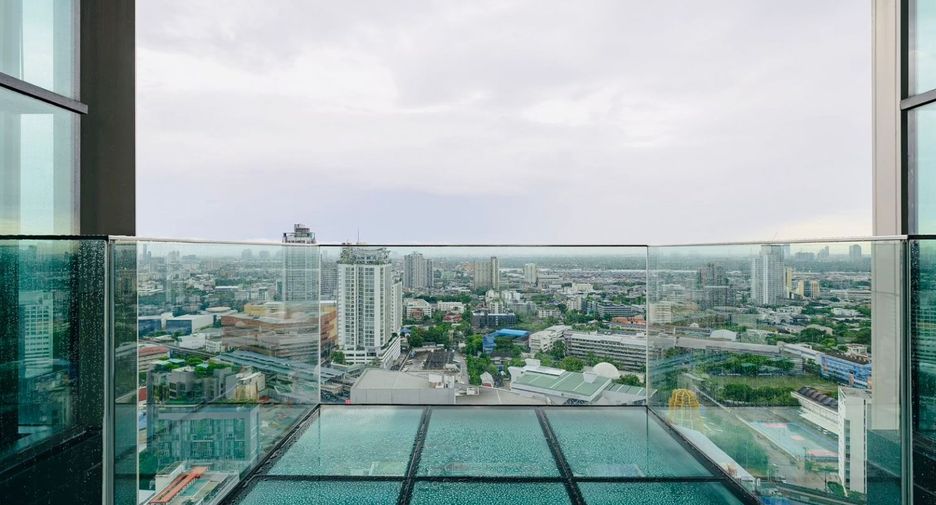 For sale 2 ベッドルーム condo in Watthana, Bangkok