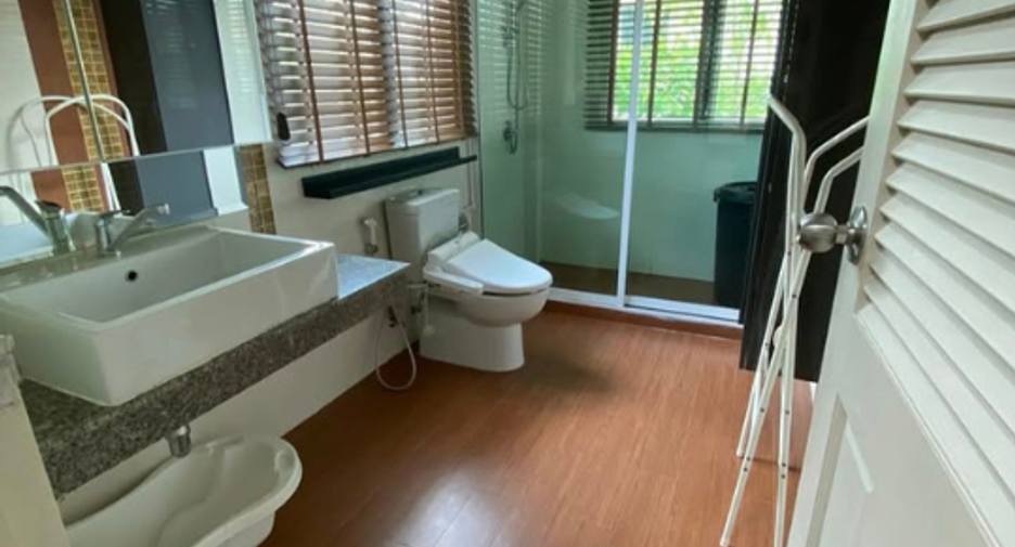 For sale 3 bedrooms house in Saphan Sung, Bangkok