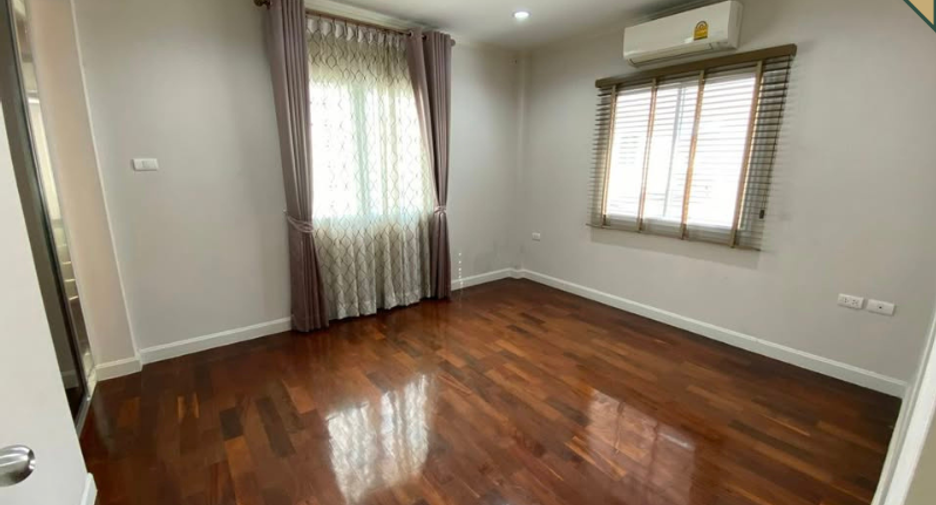 For sale 3 bedrooms house in Saphan Sung, Bangkok