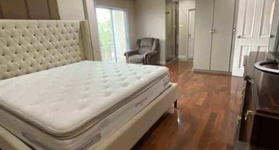 For sale 3 bedrooms house in Saphan Sung, Bangkok