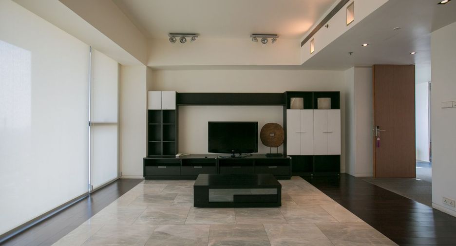 For sale 3 bedrooms condo in Sathon, Bangkok