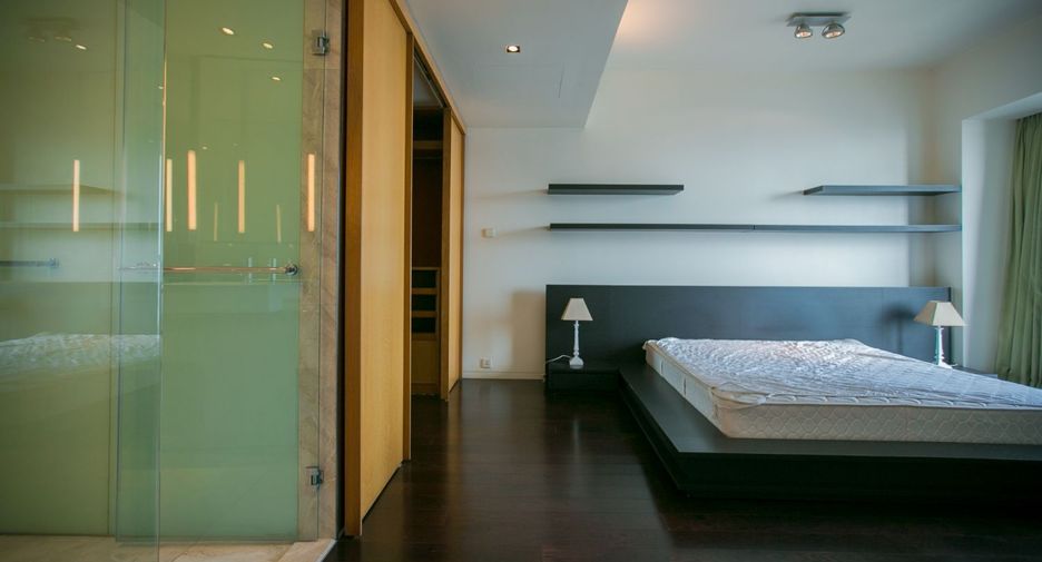 For sale 3 bedrooms condo in Sathon, Bangkok