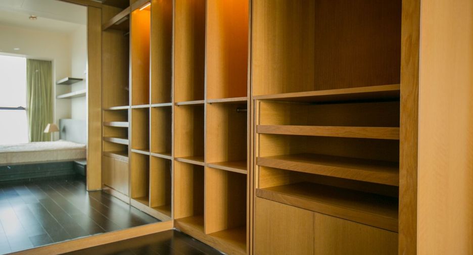 For sale 3 bedrooms condo in Sathon, Bangkok