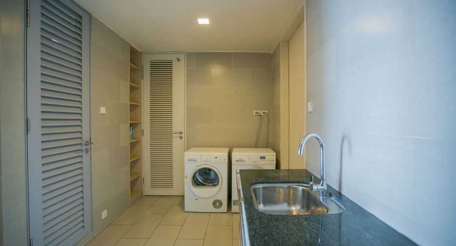 For sale 3 bedrooms condo in Sathon, Bangkok