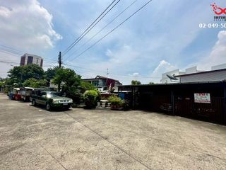 For sale 3 bed house in Huai Khwang, Bangkok