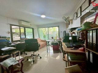 For sale 3 bed house in Huai Khwang, Bangkok