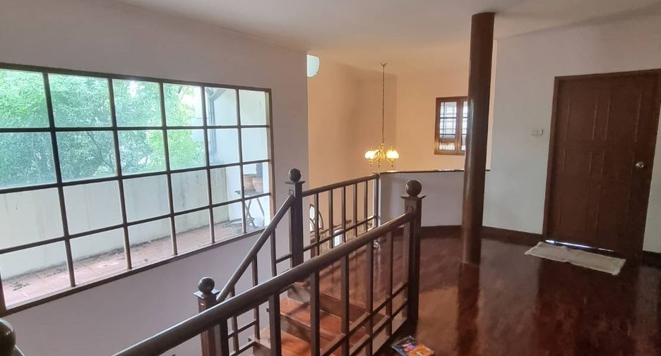 For sale 4 bedrooms house in Bang Kapi, Bangkok