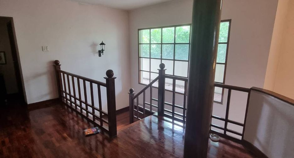 For sale 4 bedrooms house in Bang Kapi, Bangkok