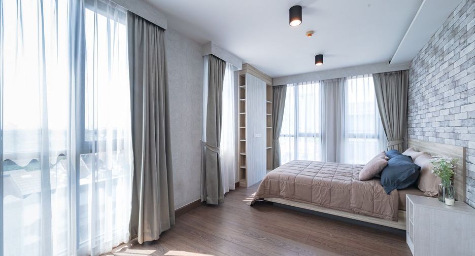 For sale 3 bedrooms condo in Phra Khanong, Bangkok