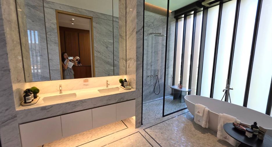 For sale 5 bedrooms house in Bang Phli, Samut Prakan