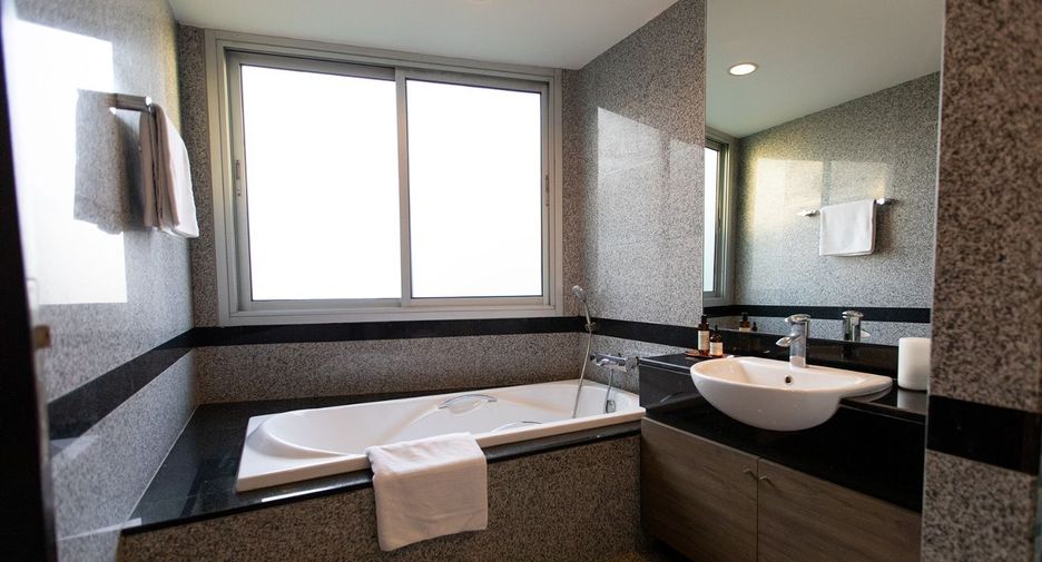 Wohnung zur Miete mit 3 Zimmer in Watthana, Bangkok