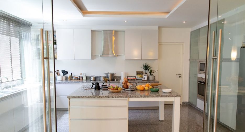 Wohnung zur Miete mit 3 Zimmer in Watthana, Bangkok