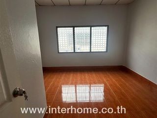 For sale 2 bed townhouse in Lam Luk Ka, Pathum Thani