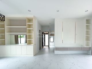 For sale 4 Beds house in Bang Khun Thian, Bangkok