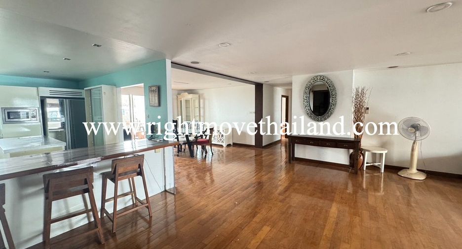 For rent 3 bedrooms condo in Watthana, Bangkok