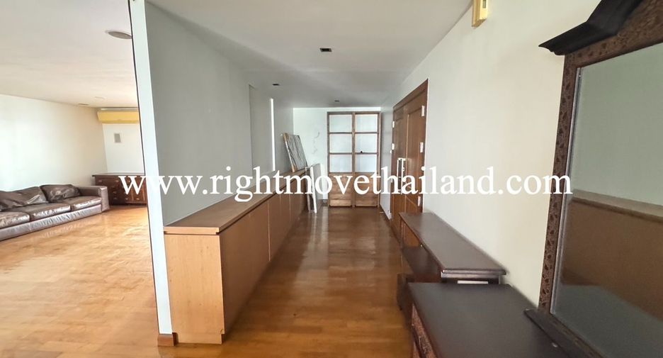 For rent 3 bedrooms condo in Watthana, Bangkok